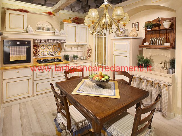 Cucine in muratura (foto realizzazioni) Mobili cucina country